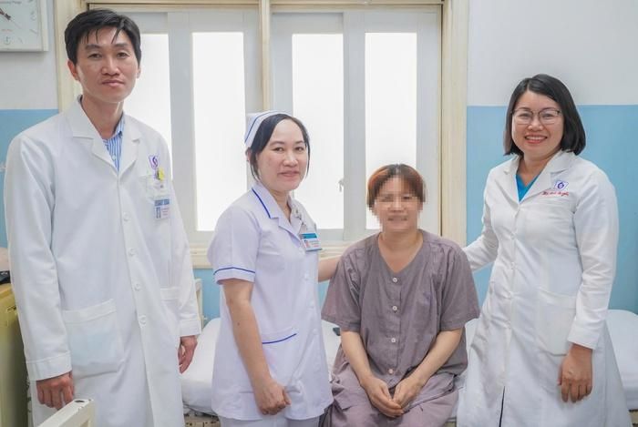 Bệnh nhân hồi phục tốt sau ca mổ và chuẩn bị xuất viện