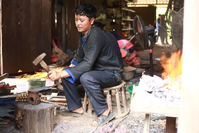  Xã Mù Cang Chải đặc biệt chú trọng khôi phục các nghề truyền thống, vừa tạo sinh kế, vừa giữ gìn di sản văn hóa. 