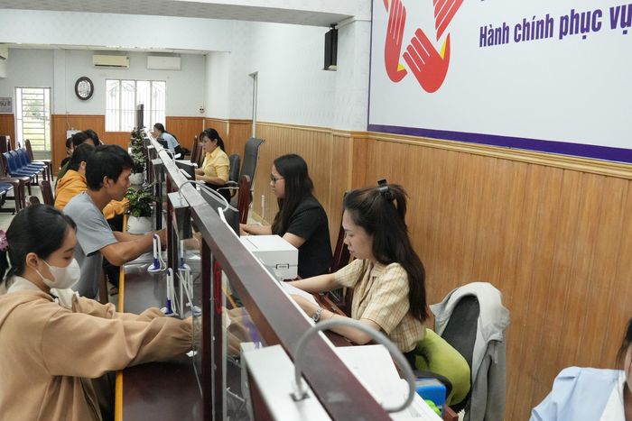 Lượt người dân tới làm TTHC tại phường Tân Thới Hiệp tăng khoảng 30% so với trước