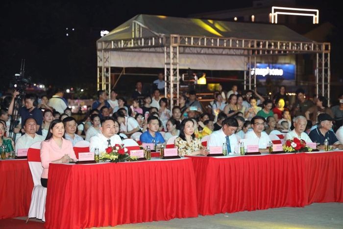 Các đại biểu dự Lễ khai mạc Hội thi.