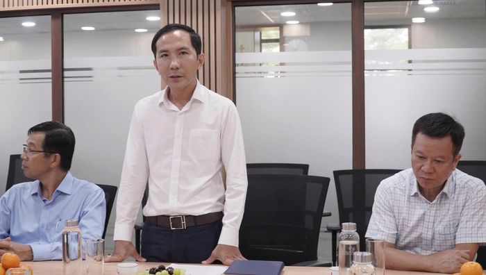  Ông Bùi Tiến Dũng - Giám đốc PV GAS NCSP báo cáo tại cuộc họp. 
