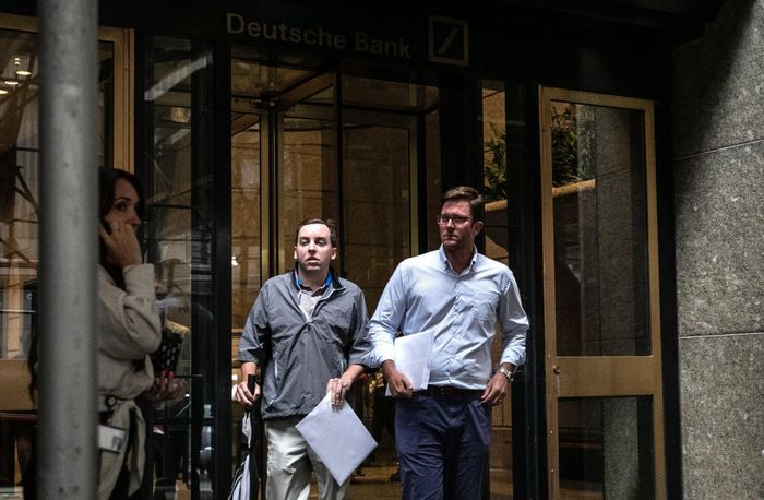  Văn phòng Deutsche Bank tại Manhattan (New York, Mỹ) hồi tháng 1, khi ngân hàng này bắt đầu đợt sa thải với tổng số nhân viên lên tới 18.000 người trên toàn thế giới. Ảnh: Jeenah Moon/The New York Times. 