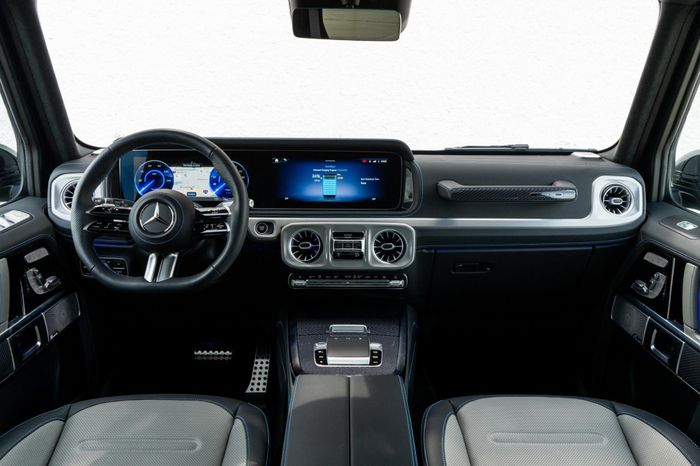  Nhiều nguyên nhân dẫn đến thất bại về mặt doanh số này, bao gồm mẫu SUV thuần điện có giá quá cao so với các phiên bản sử dụng động cơ đốt trong, khối lượng nặng nề, tầm hoạt động ngắn và thiếu tùy chọn rơ-moóc. 