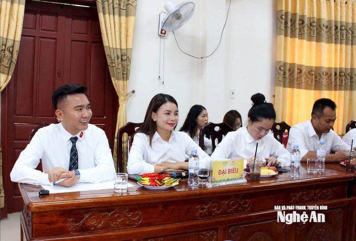Ban lãnh đạo Công ty cổ phần Đầu tư và Thương mại Hoàng Gia Phát tham dự buổi làm việc. Ảnh: Nguyệt Minh