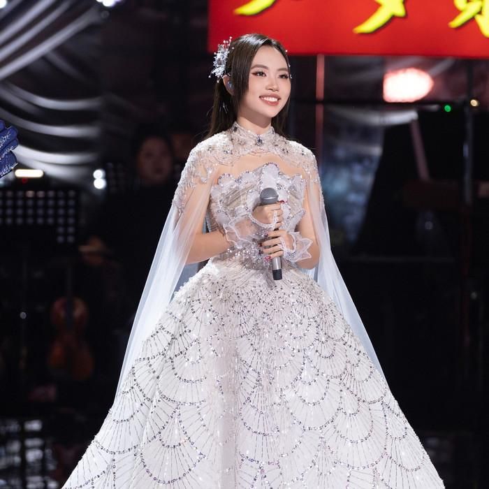 Phương Mỹ Chi đã hoàn toàn chiếm được tình yêu của cả khán giả quốc tế và nước nhà. (Ảnh: FBNV)