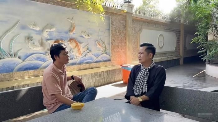 Trước đó, đạo diễn Khương Dừa khi đến thăm nhà, đã không giấu được sự ngạc nhiên và thốt lên: "Hai Lúa miền Tây nhà bự quá, còn bự hơn nhiều nhà Khương Dừa nữa"