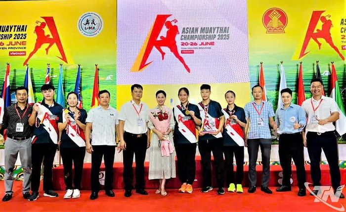Cán bộ, huấn luyện viên, VĐV Trung tâm Huấn luyện và Thi đấu thể thao tỉnh Thái Nguyên tại Giải vô địch Muay châu Á năm 2025.