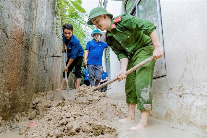  Sự chung tay giúp thầy cô và các em học sinh yên tâm bước vào năm học mới. 
