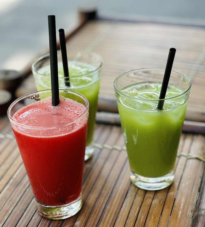 Bạn không nên uống nhiều nước chứa đường, kể cả nước ép hoa quả. Ảnh minh họa: Ban Mai