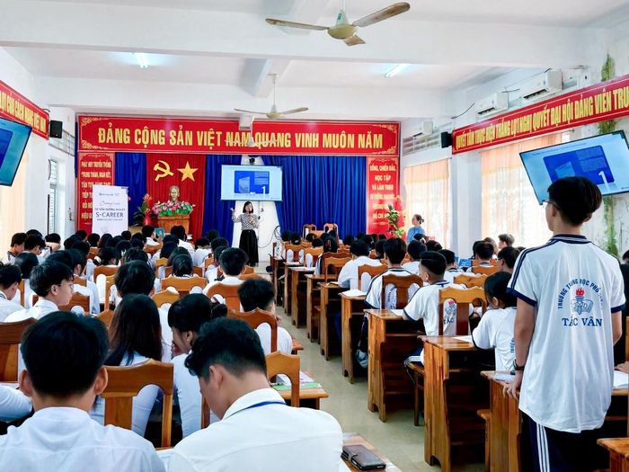 Chương trình hướng nghiệp S-Career được Shinhan Life thực hiện liên tiếp trong 2 năm qua đã mang lại hiệu quả tích cực cho thế hệ tương lai của Việt Nam