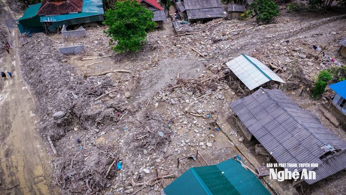 Trận lũ quét khiến bản Ta Đo bị vùi lấp, tan hoang. Ảnh: Đình Tuyên