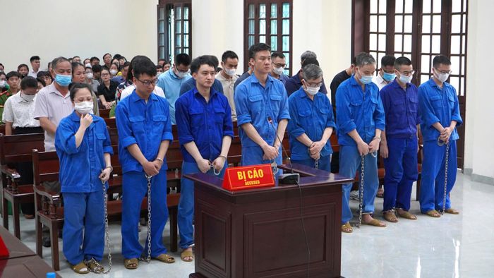 Các bị cáo nguyên là cán bộ hải quan khai nhận đã nhiều lần nhận tiền "cảm ơn" của Công ty Tài Lộc.