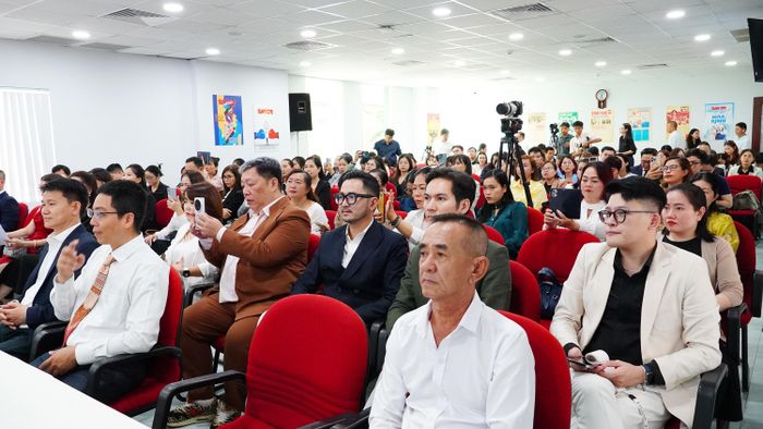 Các tổ chức, chuyên gia, doanh nghiệp và người tham gia bảo hiểm đã cùng nhau lắng nghe, chia sẻ góc nhìn đa chiều về ngành bảo hiểm tại tọa đàm.