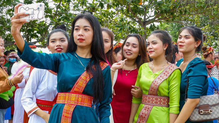 Thiếu nữ Chăm trong lễ hội Katê (Ảnh: Ngọc Lân)