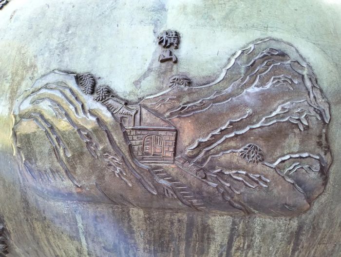 Dãy Hoành Sơn hùng vĩ, thấp thoáng công trình Hoành Sơn quan được khắc trên Cửu Đỉnh nhà Nguyễn - Ảnh: Khắc Niên