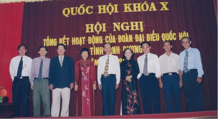  Đoàn ĐBQH Bình Dương (trước đây) với lãnh đạo tỉnh tại Hội nghị tổng kết nhiệm kỳ 1997-2022 