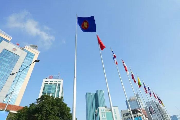 Hình ảnh cụm cờ ASEAN tại Bến Bạch Đằng.