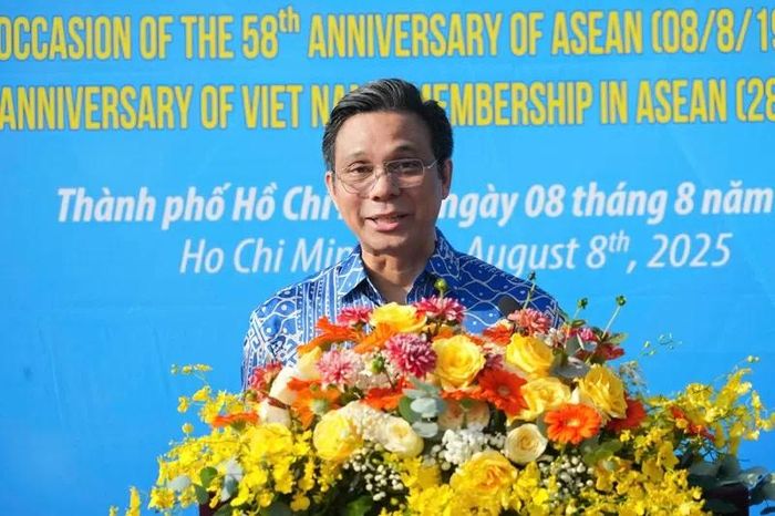 Tổng Lãnh sự Malaysia Firdauz Othman phát biểu tại Lễ Thượng cờ ASEAN.