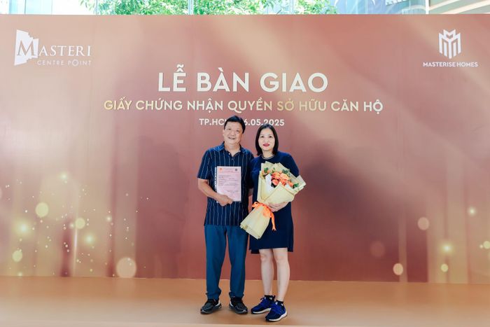 Trong 6 tháng đầu năm, Masteri Centre Point đã bàn giao hàng trăm cuốn sổ hồng cho cư dân