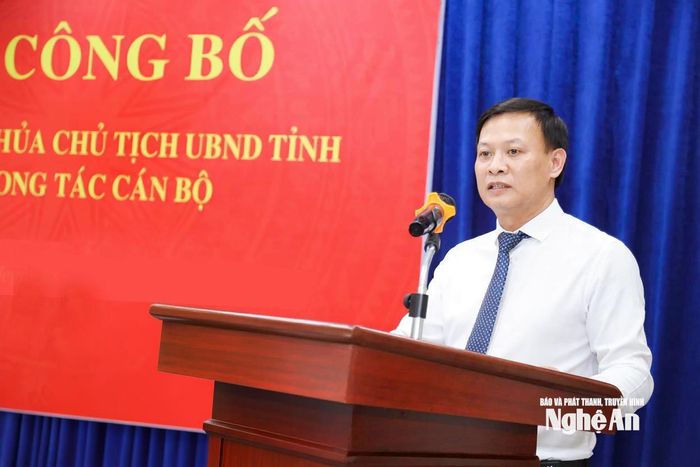 Đồng chí Vương Đình Nhuận - Giám đốc Ban Quản lý Dự án đầu tư xây dựng các công trình dân dụng và công nghiệp tỉnh phát biểu nhận nhiệm vụ. Ảnh: T.L