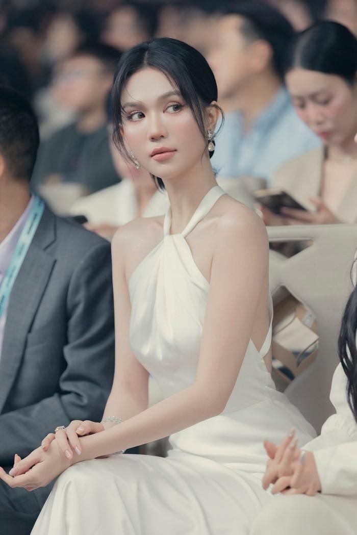 Ngọc Trinh chỉ tập trung vào công việc, hạn chế nhắc đến đời tư. Ảnh: FBNV