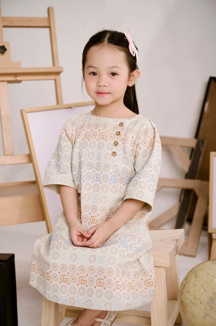 Đàm Thu Trang nhiều lần bày tỏ sự bất ngờ trước vẻ ngoài "y khuôn đúc" của Suchin với Cường Đôla. Ảnh: FB Đàm Thu Trang