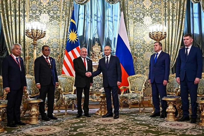 Tổng thống Nga Vladimir Putin và Quốc vương Malaysia Sultan Ibrahim hội đàm tại Điện Kremlin, ngày 6/8. (Nguồn: Bernama)