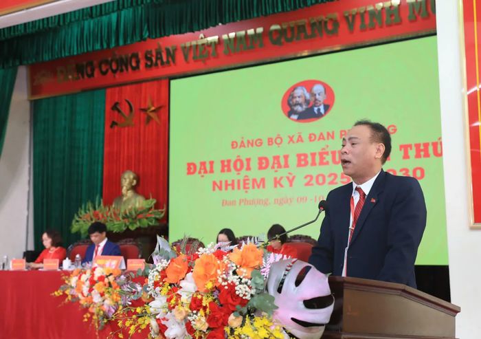 Bí thư Đảng ủy, Chủ tịch HĐND xã Đan Phượng Nguyễn Gia Hiển phát biểu tại Đại hội.