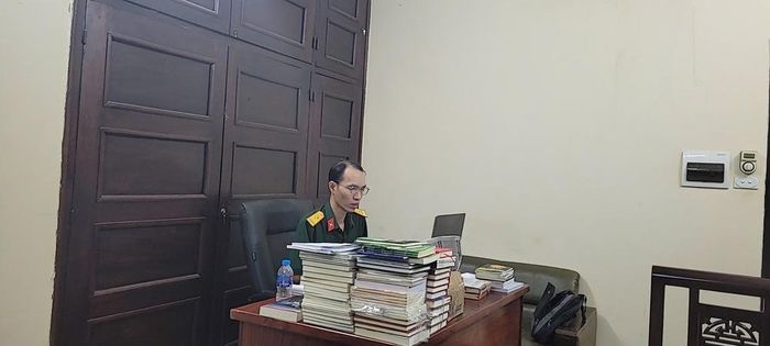 Góc làm việc tại tạp chí “Văn nghệ quân đội”