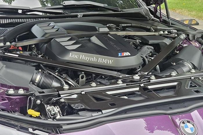 BMW M3 Competition xDrive 2024 sẽ dùng động cơ xăng 6 xi-lanh thẳng hàng, tăng áp kép, dung tích 3.0L, tạo ra công suất tối đa 523 mã lực và mô-men xoắn cực đại 650 Nm.