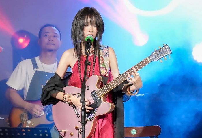  Alena - con gái lớn của Jimmii Nguyễn. 