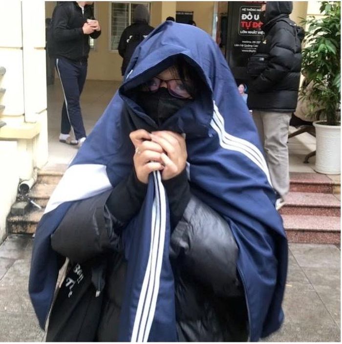 Chị Bùi Khánh Linh mặc như Ninja mỗi khi ra đường.