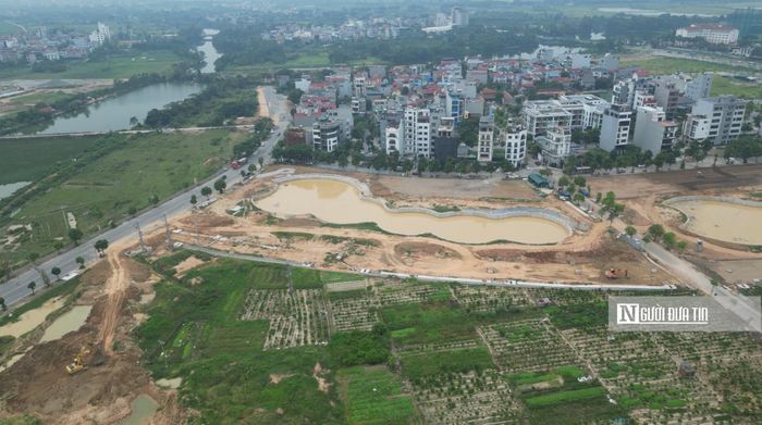 Đi kèm với những hồ nước lớn là hệ thống đường giao thông hiện đại, hệ thống cây xanh làm nơi nghỉ ngơi và phục vụ nhu cầu thể dục thể thao cho người dân. Dự án còn bổ trở thêm một số hạ tầng như bãi đỗ xe, tiêu thoát nước thải, nước mưa, hệ thống PCCC đáp ứng nhu cầu phát triển đô thị trên địa bàn xã Đông Anh.