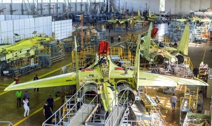  Sản xuất Su-35 tại Nhà máy máy bay Komsomolsk ở Amur. Ảnh: MW. 