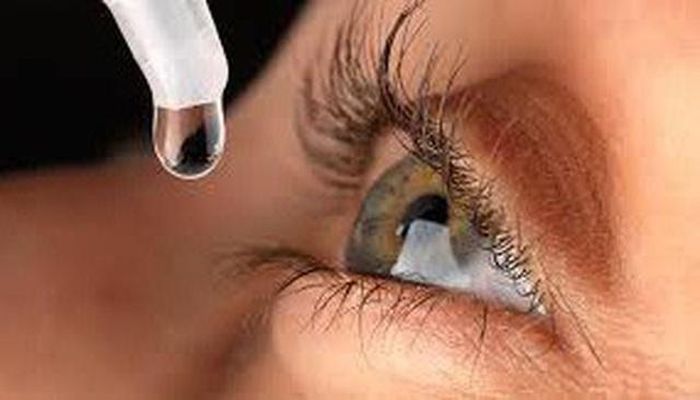 Nên tham khảo ý kiến bác sĩ hoặc dược sĩ trước khi sử dụng thuốc nhỏ mắt và tuân thủ đúng hướng dẫn sử dụng.