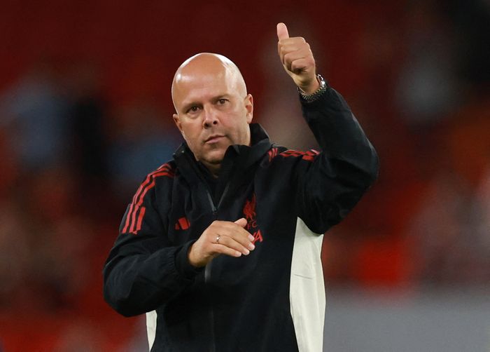  Arne Slot đang có lực lượng hùng hậu để bảo vệ chức vô địch Premier League. 