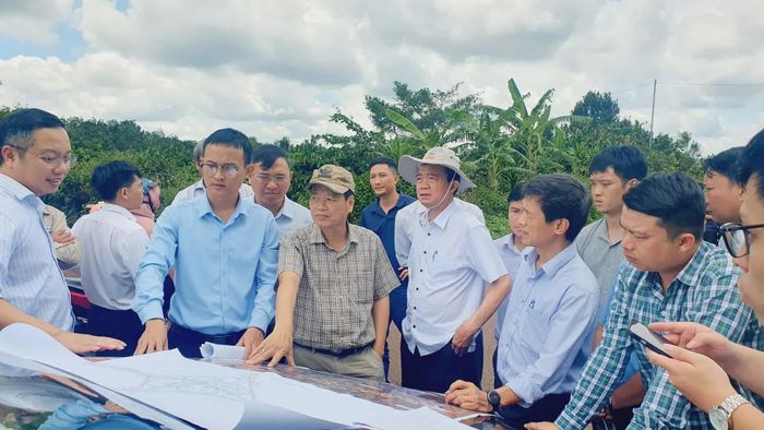 Đoàn thực địa kiểm tra hiện trường tại xã Lơ Pang.