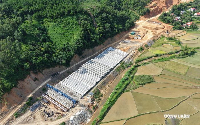 Sản lượng thi công đạt 2.150 tỷ đồng, tương đương 43% giá trị hợp đồng. Sản lượng trong năm 2025 phấn đấu đạt 5.062 tỷ đồng, hoàn thành thông tuyến trên lớp bê tông nhựa 50,6/59,57 km.