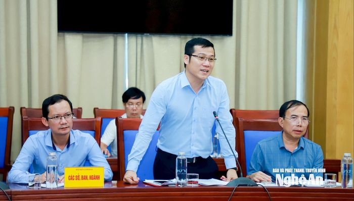 Đồng chí Nguyễn Đình Mỹ - Phó Giám đốc Trung tâm Phục vụ hành chính công tỉnh Nghệ An phát biểu tại cuộc làm việc. Ảnh: Thành Duy