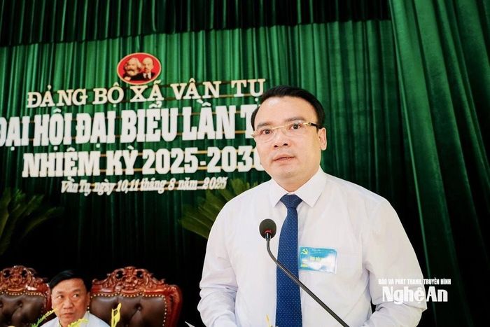 Đồng chí Phùng Thành Vinh – Ủy viên Ban Chấp hành Đảng bộ tỉnh, Phó Chủ tịch UBND tỉnh chỉ đạo tại Đại hội. Ảnh: PV