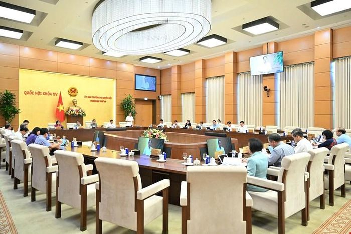  Quang cảnh phiên họp UBTVQH chiều 12-8 