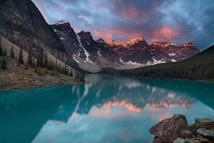 4. Là nơi khởi nguồn của nhiều con sông lớn. Sông Colorado, Missouri và Arkansas đều bắt nguồn từ các dãy núi thuộc Rockies. Ảnh: Pinterest.