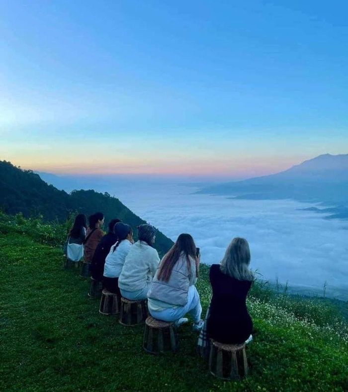 Săn mây ở Sì Thâu Chải là hoạt động được các bạn trẻ rất yêu thích. Ảnh: TL