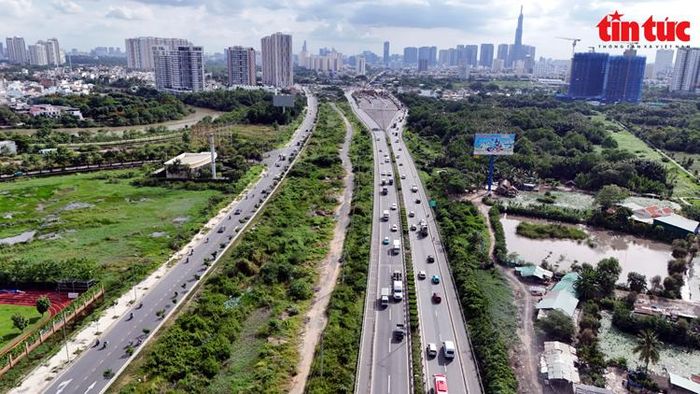Cao tốc TP Hồ Chí Minh - Long Thành - Dầu Giây kết nối với sân bay Long Thành.