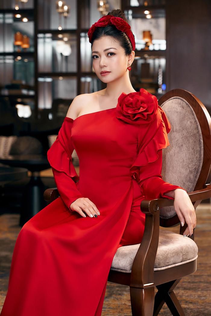 Kiều Anh từng thử sức với nhiều tạo hình và phong cách thời trang khác biệt (Ảnh: Facebook nhân vật). 