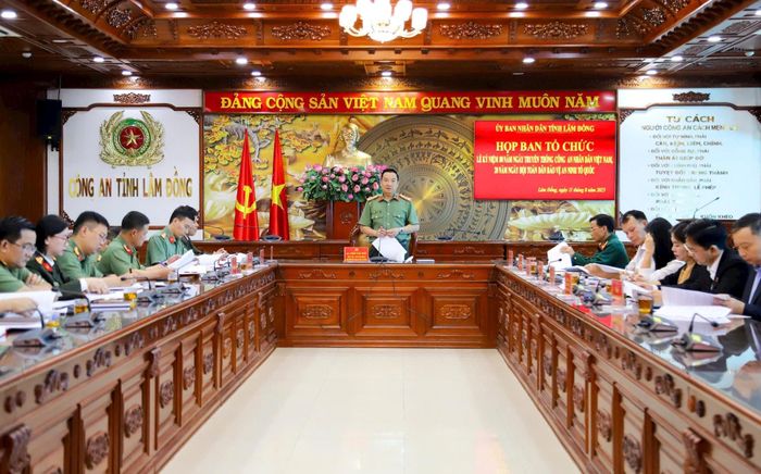 Quang cảnh buổi họp