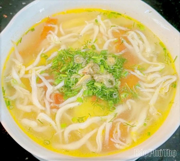 Cá ngần nấu canh chua là món ăn giải nhiệt mùa hè được nhiều người yêu thích