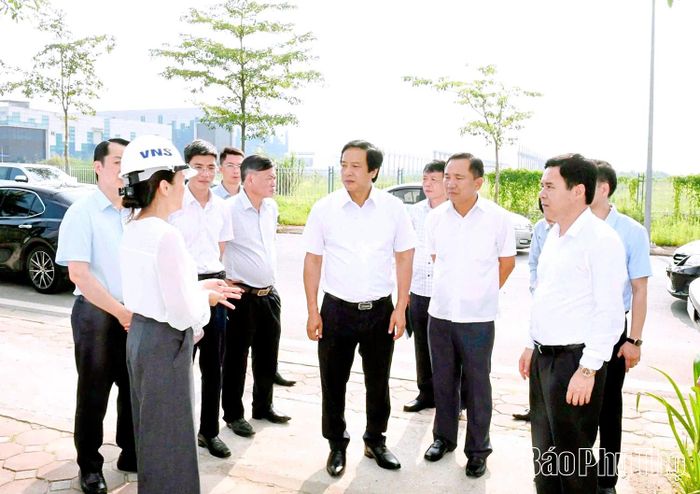 Phó Chủ tịch UBND tỉnh Nguyễn Mạnh Sơn kiểm tra hạ tầng Cụm công nghiệp Đồng Sóc, xã Vĩnh Tường.