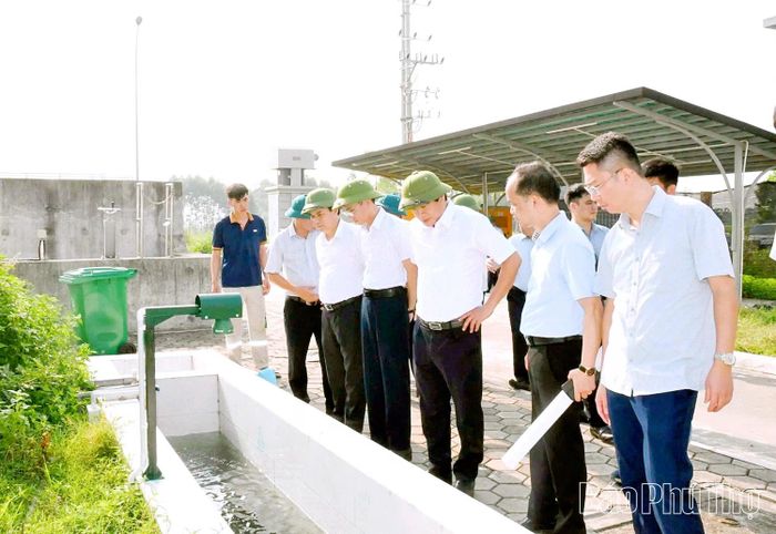 Phó Chủ tịch UBND tỉnh Nguyễn Mạnh Sơn kiểm tra hệ thống xử lý nước thải Cụm công nghiệp Đồng Sóc, xã Vĩnh Tường.