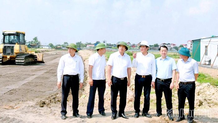 Phó Chủ tịch UBND tỉnh Nguyễn Mạnh Sơn kiểm tra tình hình thực hiện Dự án đầu tư xây dựng Cụm công nghiệp Hoàng Lâu, xã Hoàng An.